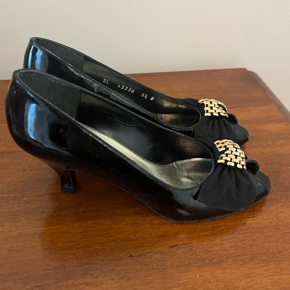 Vintage Black Bow tie kitten heels size 5.5 - Picture 2 of 6